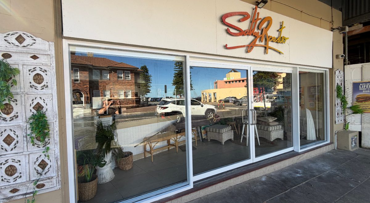 Cafe shopfront glass replaced after accidental damage