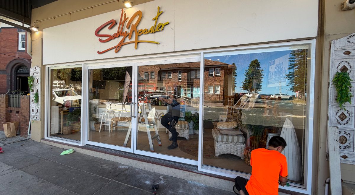Brisbane City Glass glaziers fitting replacement shopfront glass
